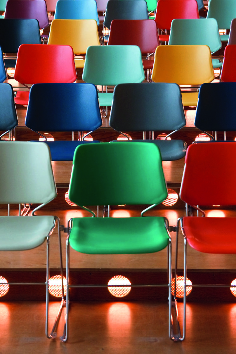 bunte Stühle